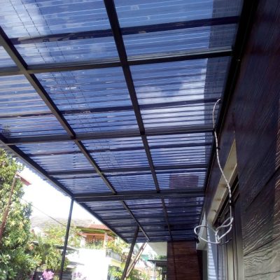 Pekerjaan atap twinlite dengan rangka besi holo